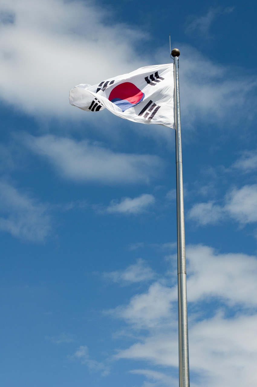 韓国アイドルの肌を守るマルチバームの使い方は？