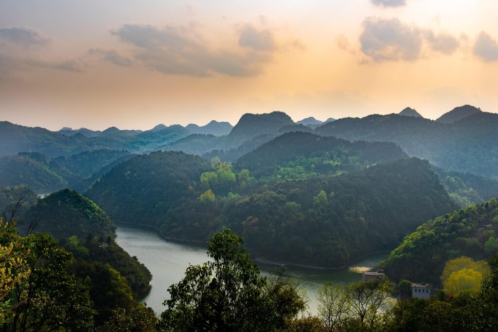 韓国アイドルが実践する肌の角質ケアにおすすめのAHAとBHAは？