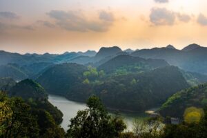 韓国アイドルが実践する肌の角質ケアにおすすめのAHAとBHAは？