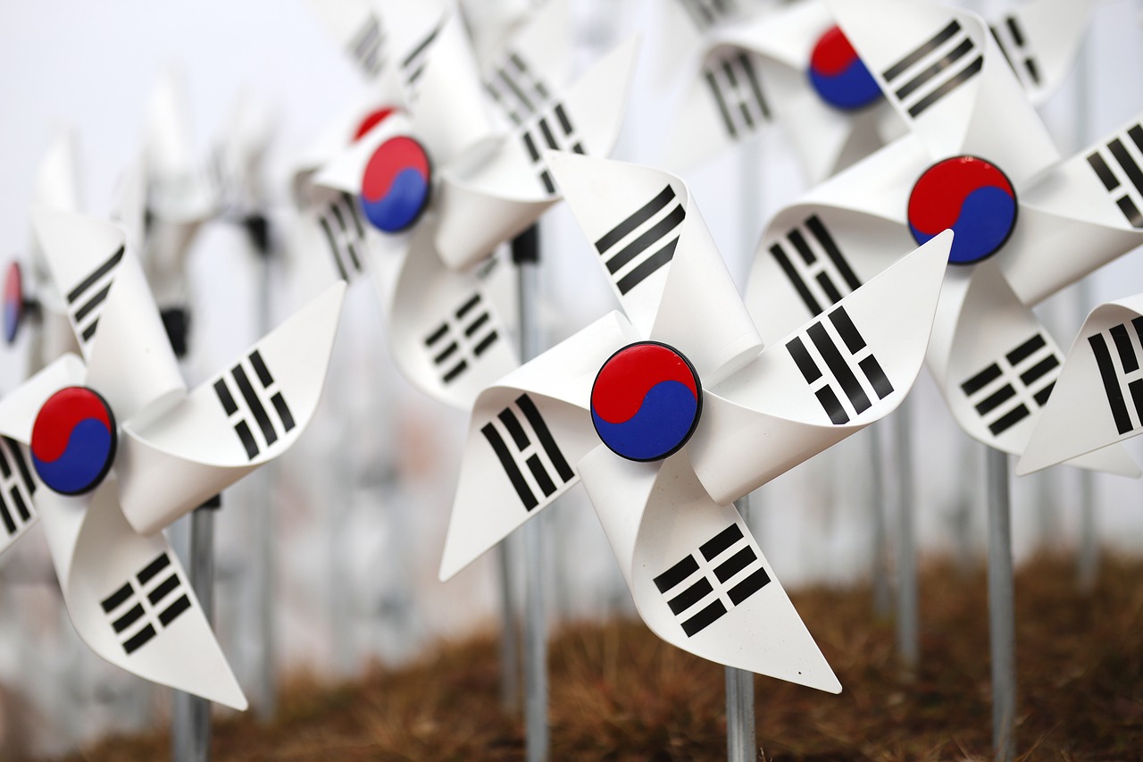 韓国アイドルのように肌の皮脂テカリを抑える方法は？
