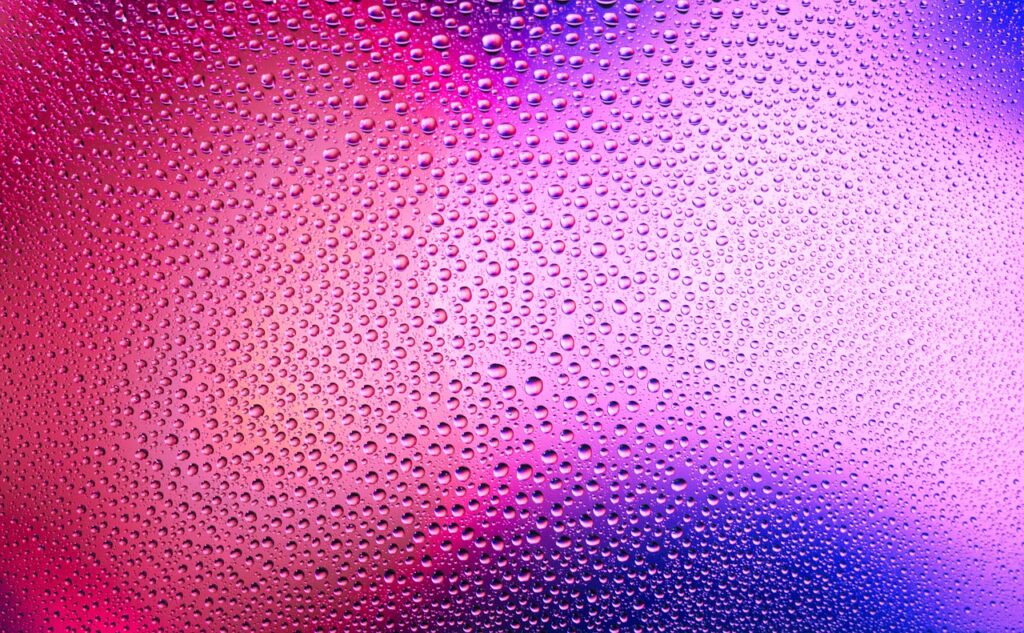 梅雨の湿気の中でツヤを保ったまま密着させる方法は？